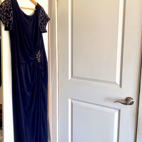 Alchemy Maxi Beautiful Dress - Picture 2 of 5